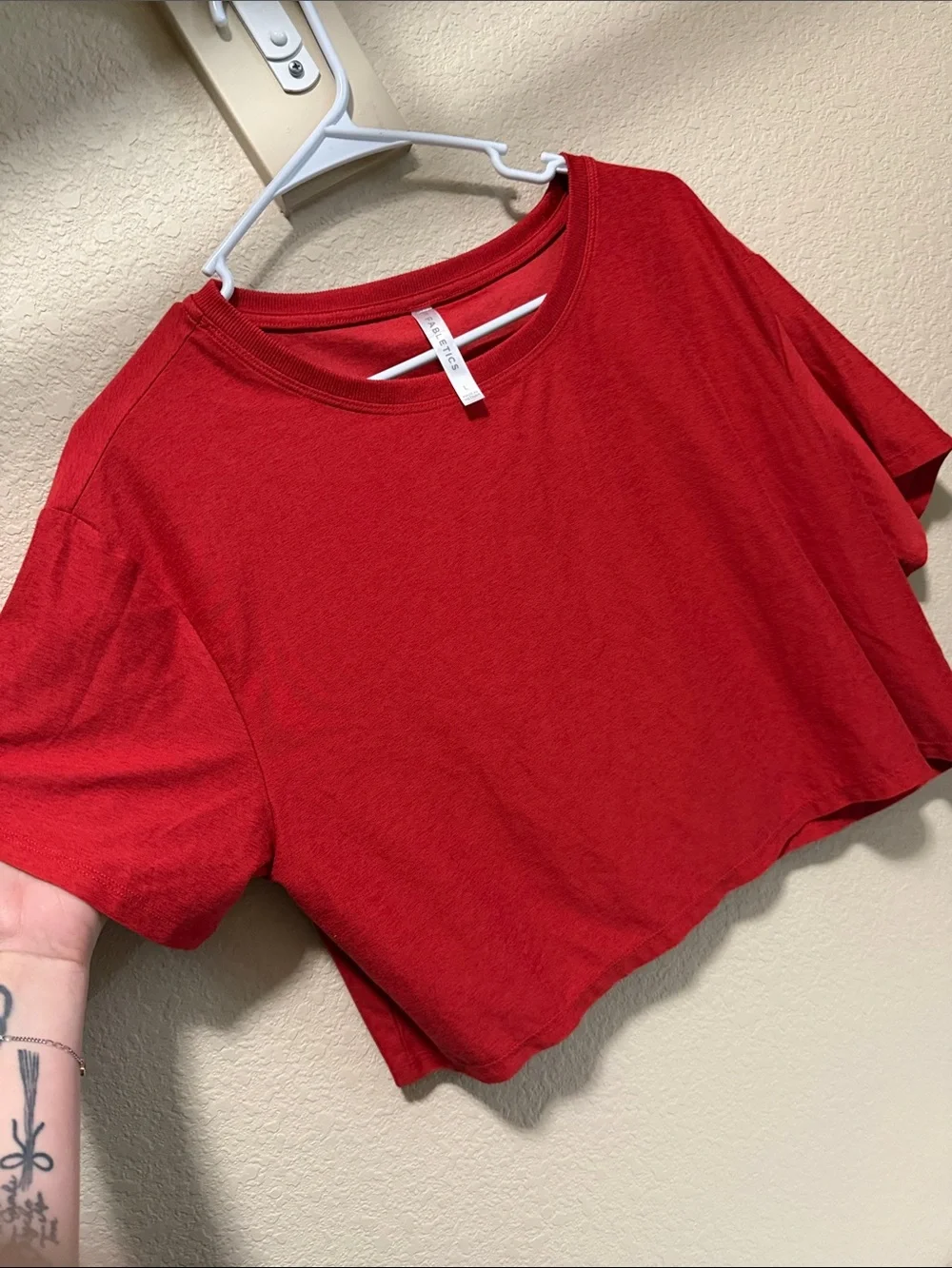 Fabletics Red Cropped Tee - Picture 3 of 4